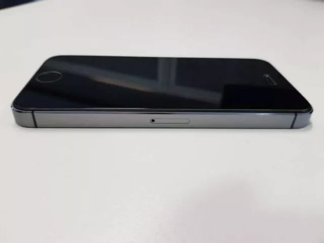 iPhone 5s Space Gray 16 GB au