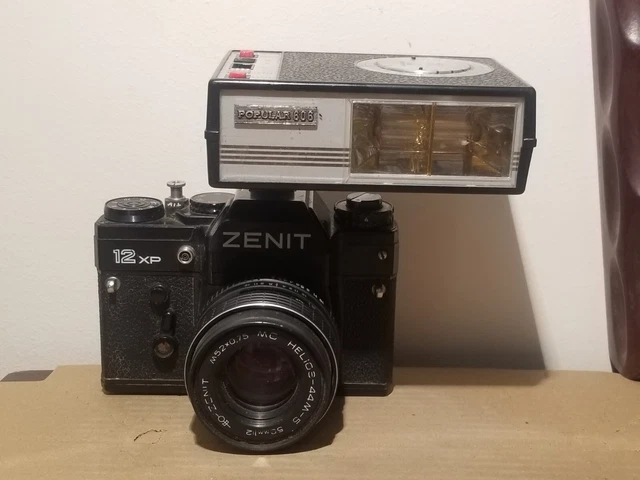 Appareil Photo Argentique Zenit 12 XP - Vintage - Non Testé (pour Collection Ou Réparation)