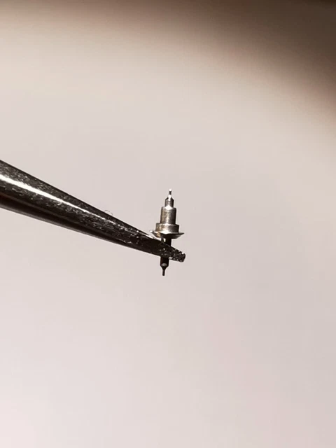 Axe De Balancier Pour Montre FHF Calibre 10½ 30 - En Acier, Neuf Sans étiquette