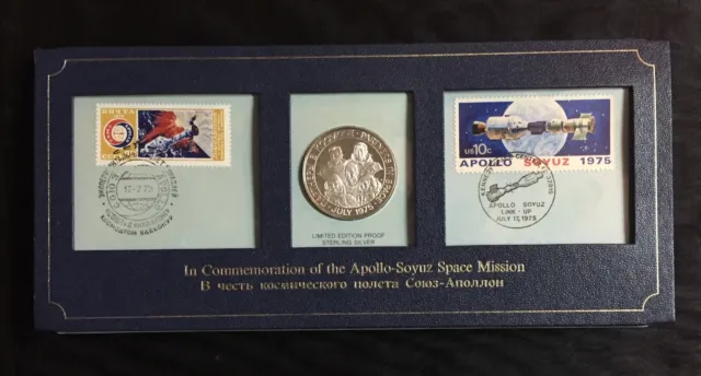 Apollo - Soyuz Russie / Etats Unis July 1975 Medaille En Argent Et Timbres.