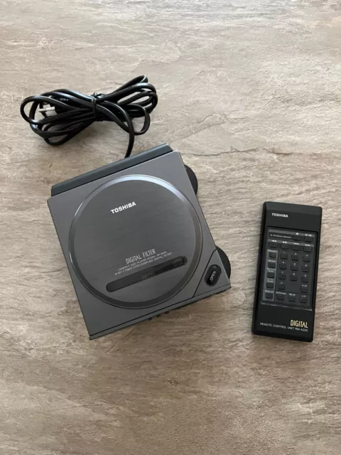 Lecteur CD portable Toshiba XR-9459 avec base alimentation TAC 210