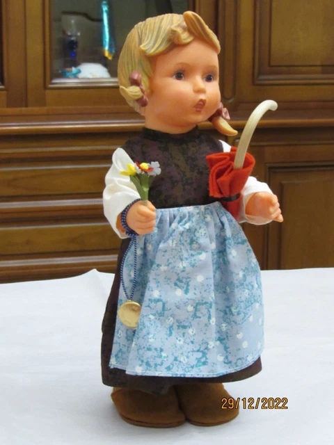 Goebel Company Hummel Porcelaine Figurine Fille de la lecture En vente