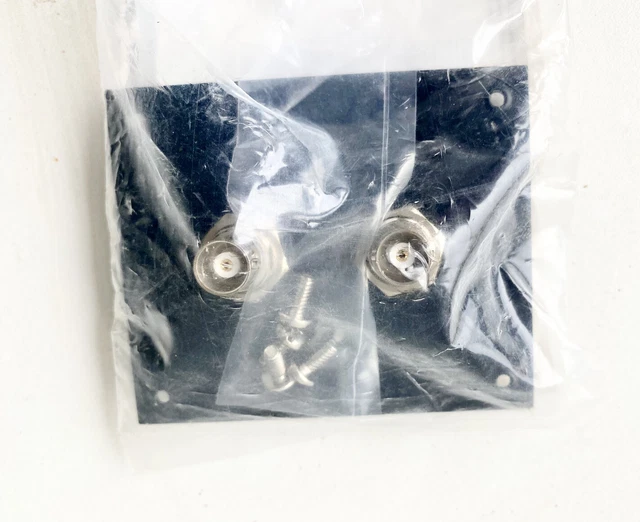L-COM USP2BB Universale Sub-Panel, 2 BNC Feed-Thru Adattatori