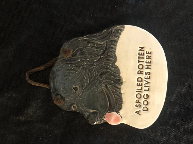 1994 Smokey Mountain Pottery A Spoiled Rotten Dog Lives Here Plaque Wall Decor