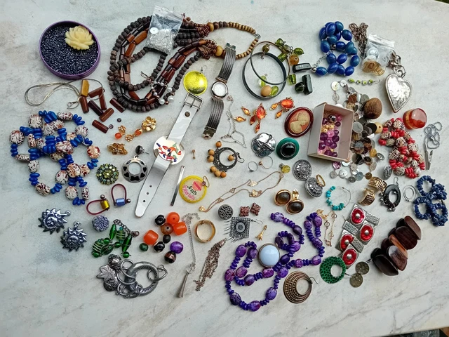 Lot De Bijoux Anciens Et Fantaisie - Doré, Perles Et Pierres - Vintage Rare Ref. R131