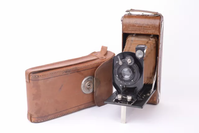 Camera Folding Of Luxe. Attributed A Foth. Lens Hermagis F/6.3 - 4 29/32in Camera Folding Of Luxe. Attributed A Foth. Lens Hermagis F/6.3 - 4 29/32in