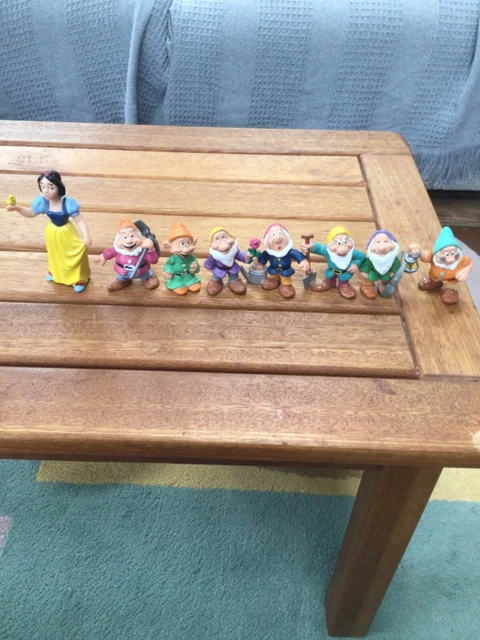VINTAGE DISNEY SNOW White and the Seven Dwarfs Figures Set Of Dwarfs £ ...