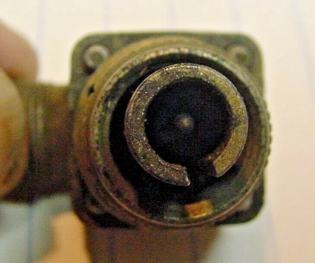 NOS WWII Military 1 Pin Male Plug Connector AN 3109A-8S-1P 3/8”insert Dia.1-3/8L