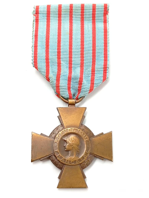T4/02/25 (REF19296 MÉDAILLE militaire croix de guerre 14/18 + boite