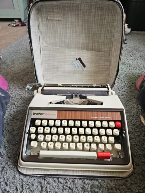 Vintage Brother Deluxe 1350 Typewriter in Case