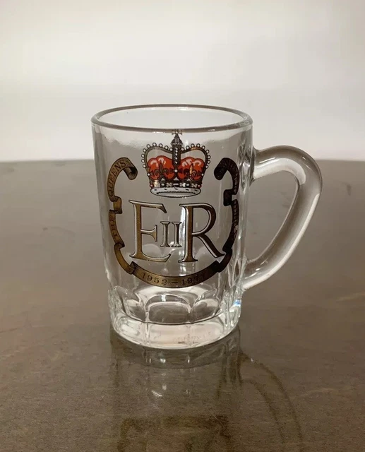 Queen Elizabeth II Silver Jubilee Miniature Glass Tankard 1977 RARE 3” Tall