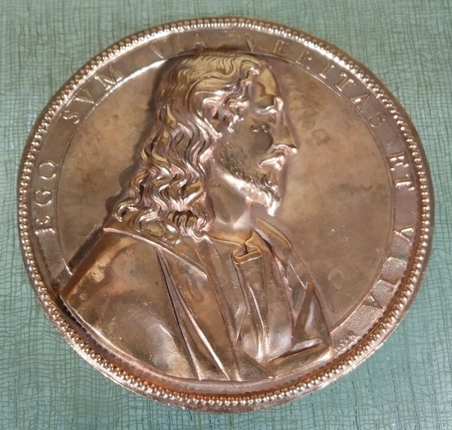 Grand médaillon en bois sculpté - Lot 182 - enchères