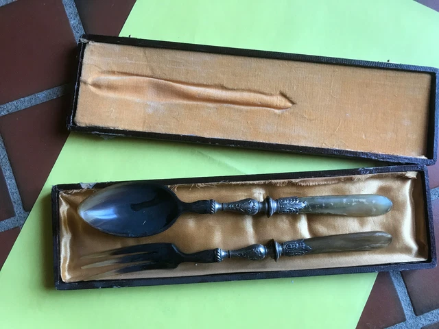 Anciens couverts de service à salade manches argent massif