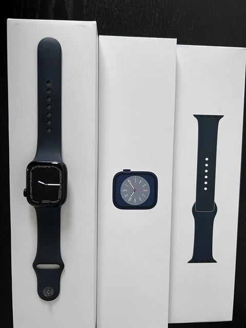 Apple Watch Series 8 41mm Aluminiumgehäuse mit Sportarmband in Schwarz (GPS)...