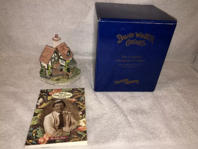 David Winter Cottages Gardener's Cottage  Box, Certificate and book