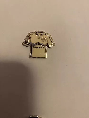 FC St.Pauli Hamburg Fussball Trikot Jack Daniels Whisky weiss Pin  !!