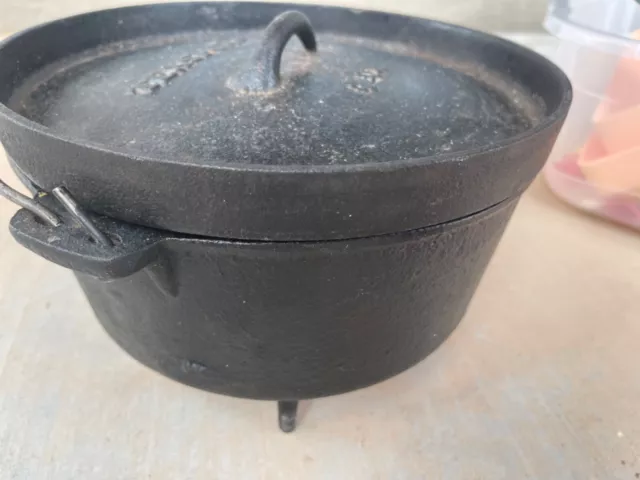 Large 4 Qt. TEXSPORT Cast Iron Lidded Dutch Oven/Pot w/Legs