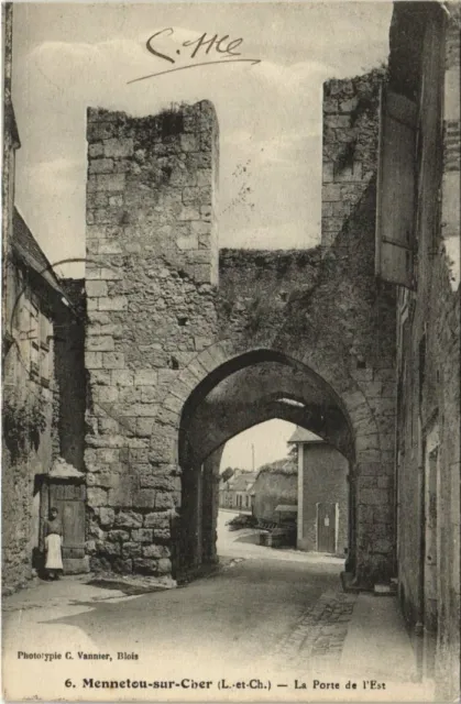 CPA MENNETOU-sur-CHER-La Porte de l'Est (26594)