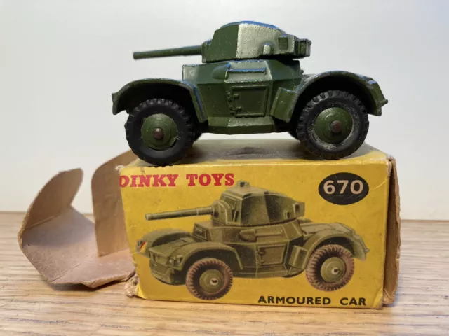 Dinky toys military vehicles - Armoured Car (Model 670)