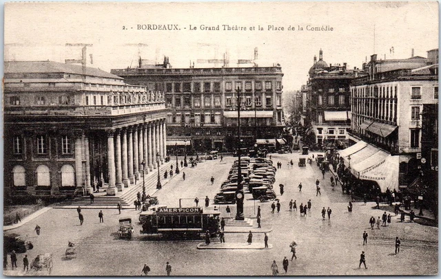 33 BORDEAUX - le grand Theatre et la place de la Comedie