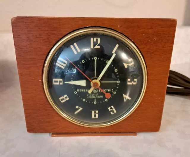 Vintage GE General Electric clock Circle Wood Telechron Black 7H233 WORKS