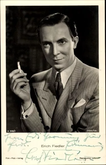 Ak Schauspieler Erich Fiedler, Portrait mit Zigarette, Autogramm - 10876560