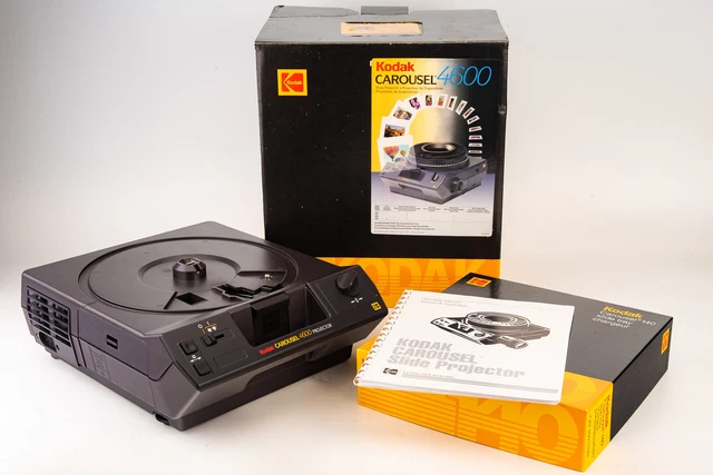 Kodak Carousel 4600 35mm Slide Projector with Tray & Manual MINT in Box V17