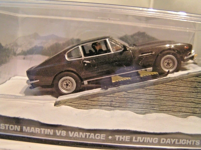 Uh 1/43 - James Bond 007 = Lot Renault 11 Taxi  +  Aston Martin V8 Vantage Boîte 3