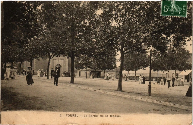 CPA FOURS - La Sortie de la Messe (420734)