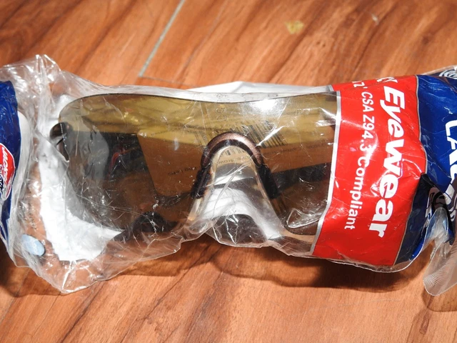 Smith & Wesson SW101-20-ID Performance Shooting Glasses – Blue Frame / Smoke Lens