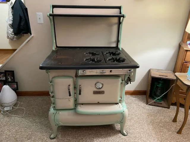 HotPoint Electric Stove/Oven, circa 1950s, White