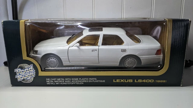 ROAD TOUGH 92038 - 1/18 1989 Lexus LS400 (Toyota Celsior