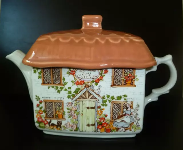 Vintage James Sadler England Teapot "Ye Olde Ivy Cottage"