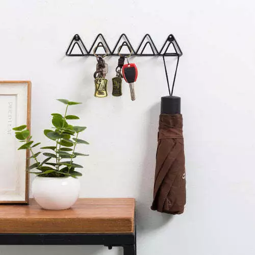 Wall Mounted Black Metal Wire Entryway Key Rack Holder with 5 Triangle Hooks