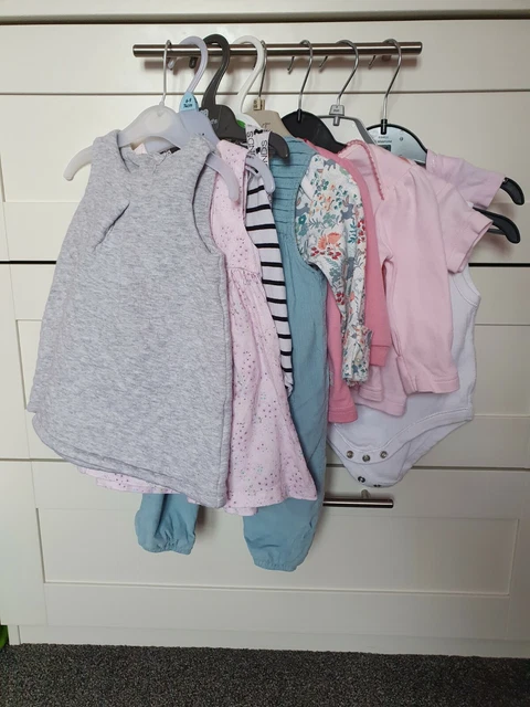 Pacchetto bambina 10 pezzi 0-3 mesi abiti, magliette, babygrows, dungarees