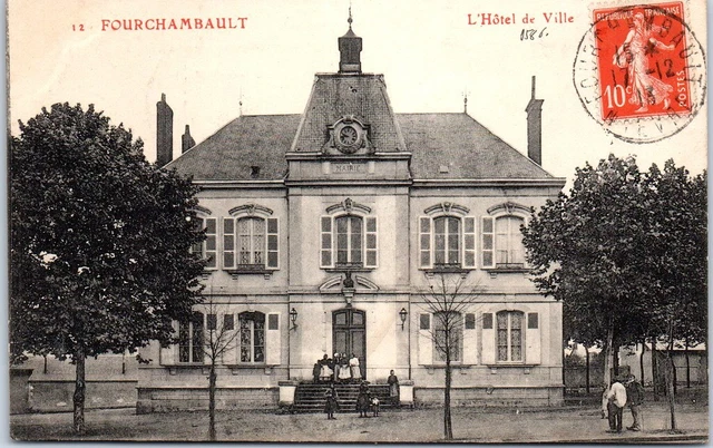 58 FOURCHAMBAULT - l'hotel de ville.