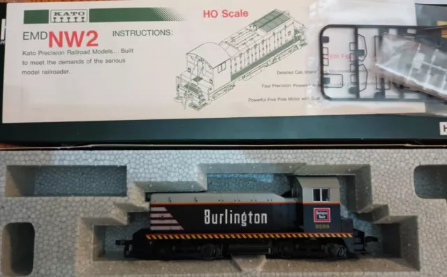 Kato HO EMD NW2 Phase 1 37-10F, CB & Q #9208.  Burlington