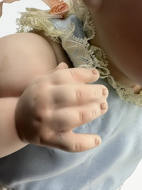 THE ASHTON DRAKE GALLERIES - GOOD AS GOLD PORCELAIN DOLL TC 4871 Signed 10