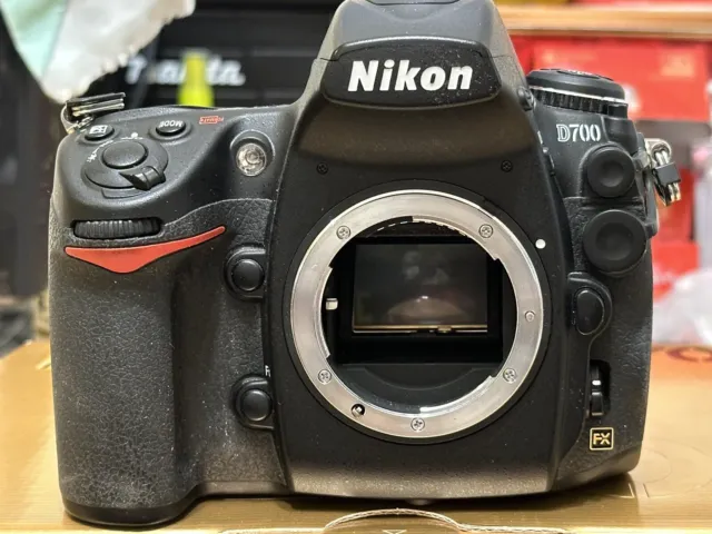 Nikon D700 12.1 MP Digital SLR Camera - Black Body With 35-135 Zoom 3