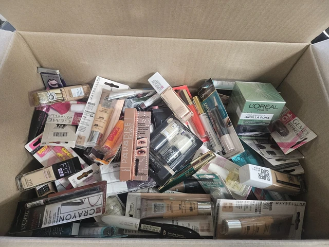 ENORME LOT REVENDEUR : 430 Produits De Maquillage L'Oréal, Gemey Maybelline - Neuf