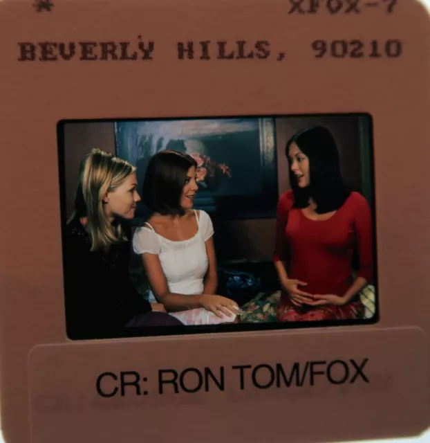 BEVERLY HILLS 90210 CAST JENNIE GARTH Tori Spelling Luke Perry 35MM SLIDE 2