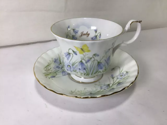 QQ68 Vintage Royal Albert Very Beautiful Bone China Teacup & Saucer For Gift