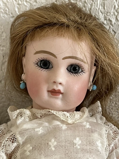 Poupée tête en porcelaine allemande marquée en creux 157 10, bouche