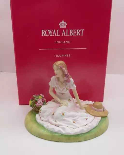 ROYAL ALBERT Summer Rose Figurine Old Country Roses 2012 Michael Doulton MIB