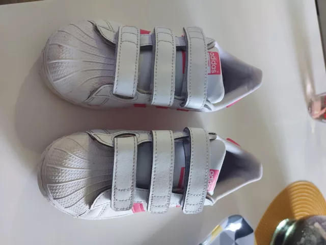 basket enfant adidas taille 32 blanche et rose bon état 