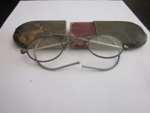 Anciennes paire de lunettes