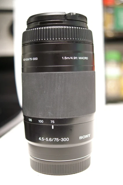 MINOLTA AF ZOOM 75-300mm f/4.5-5.6 Lens - Sony A Mount with lens
