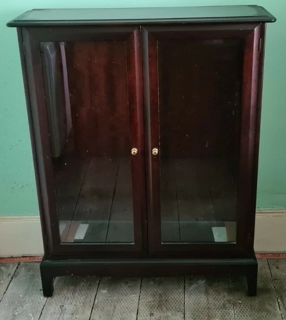 Stag minstrel display deals cabinet