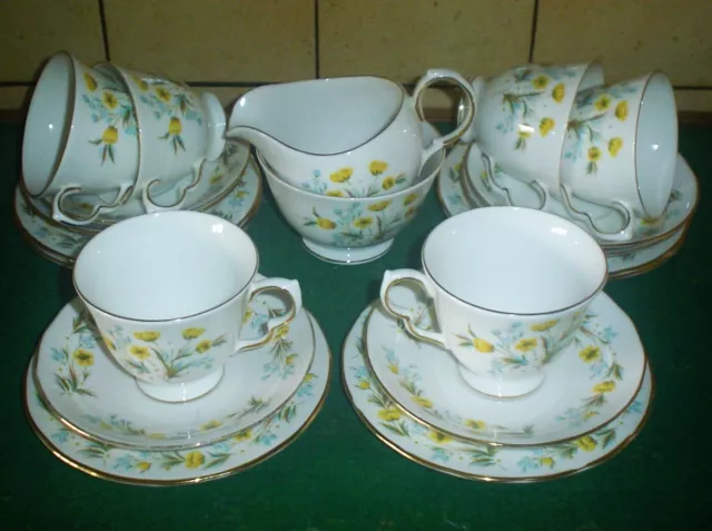 20pce VINTAGE COLCLOUGH ANGELA 8647 BONE CHINA TEA SET