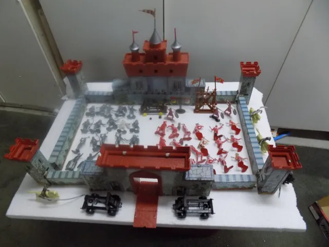 Marx Fighting Knights Castle 1960's  (New Listing)
